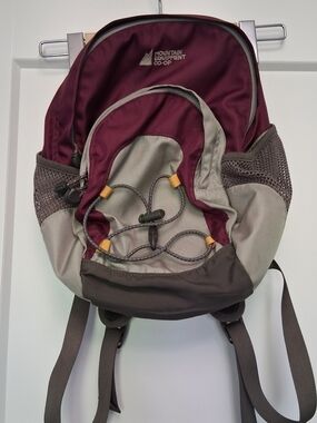 MEC Kids Backpack Daypack In Purple Mountain Equipment Co-Op